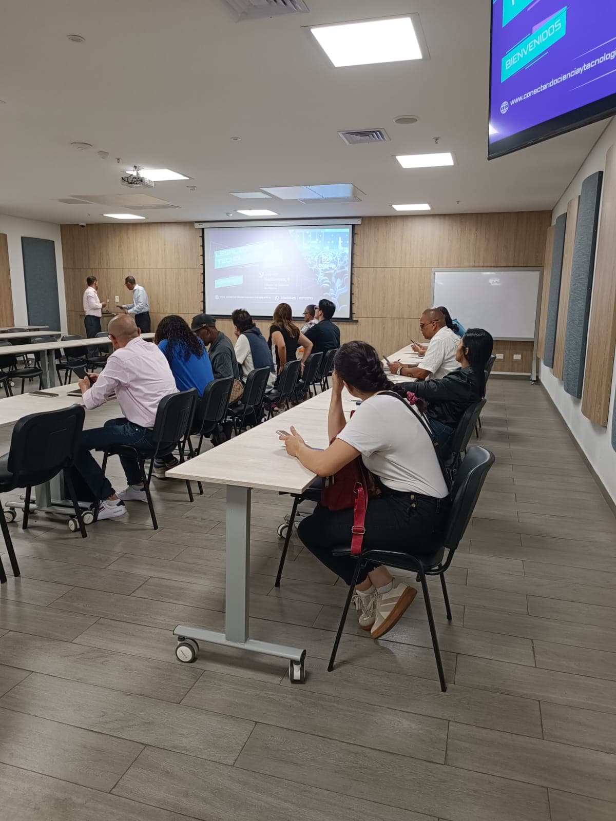 Más de 100 asistentes en la apertura del evento